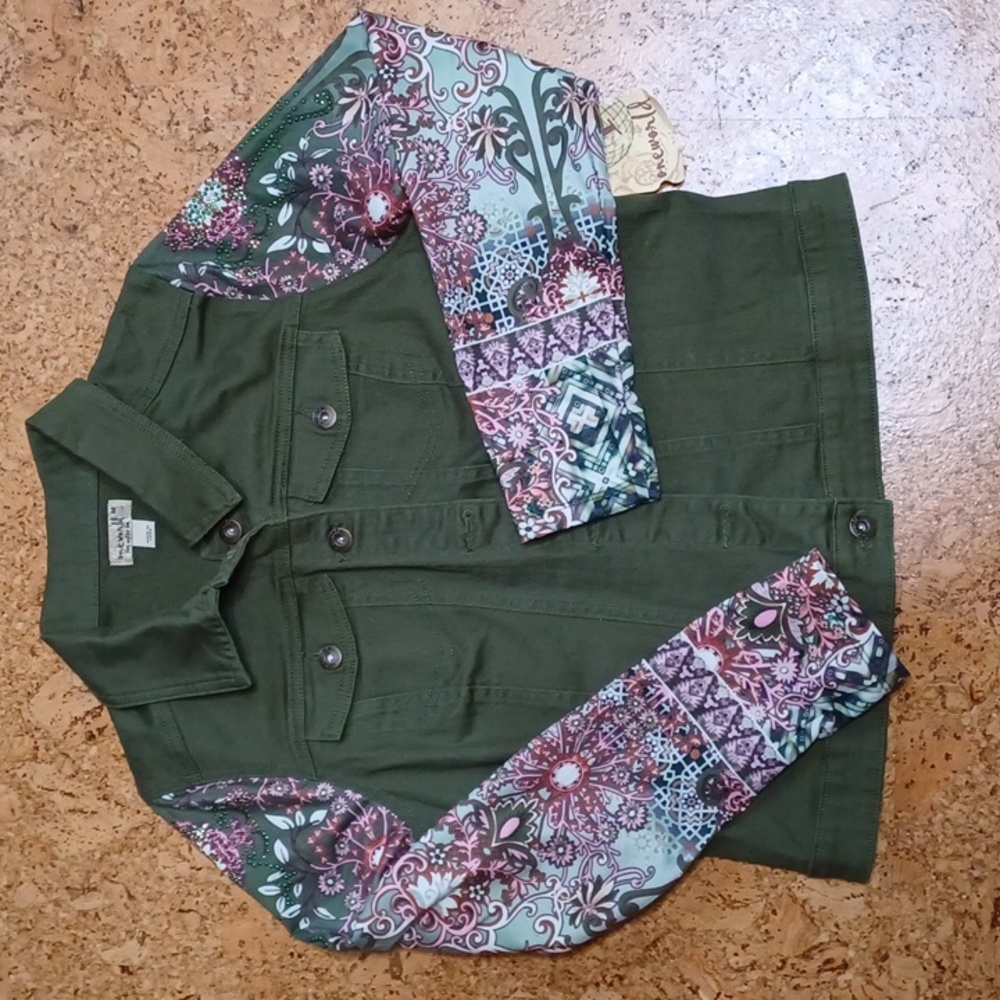 One World Stretch Denim Jacket W/ Paisley Embellished Sleeves Women's M NWT